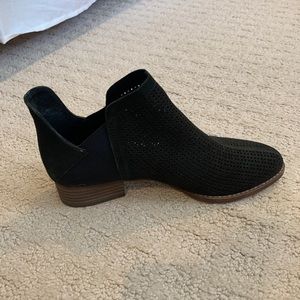 vince camuto booties
